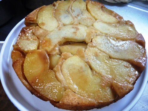 時短　ダッチオーブンでりんごのタルトタタン風ケーキ
